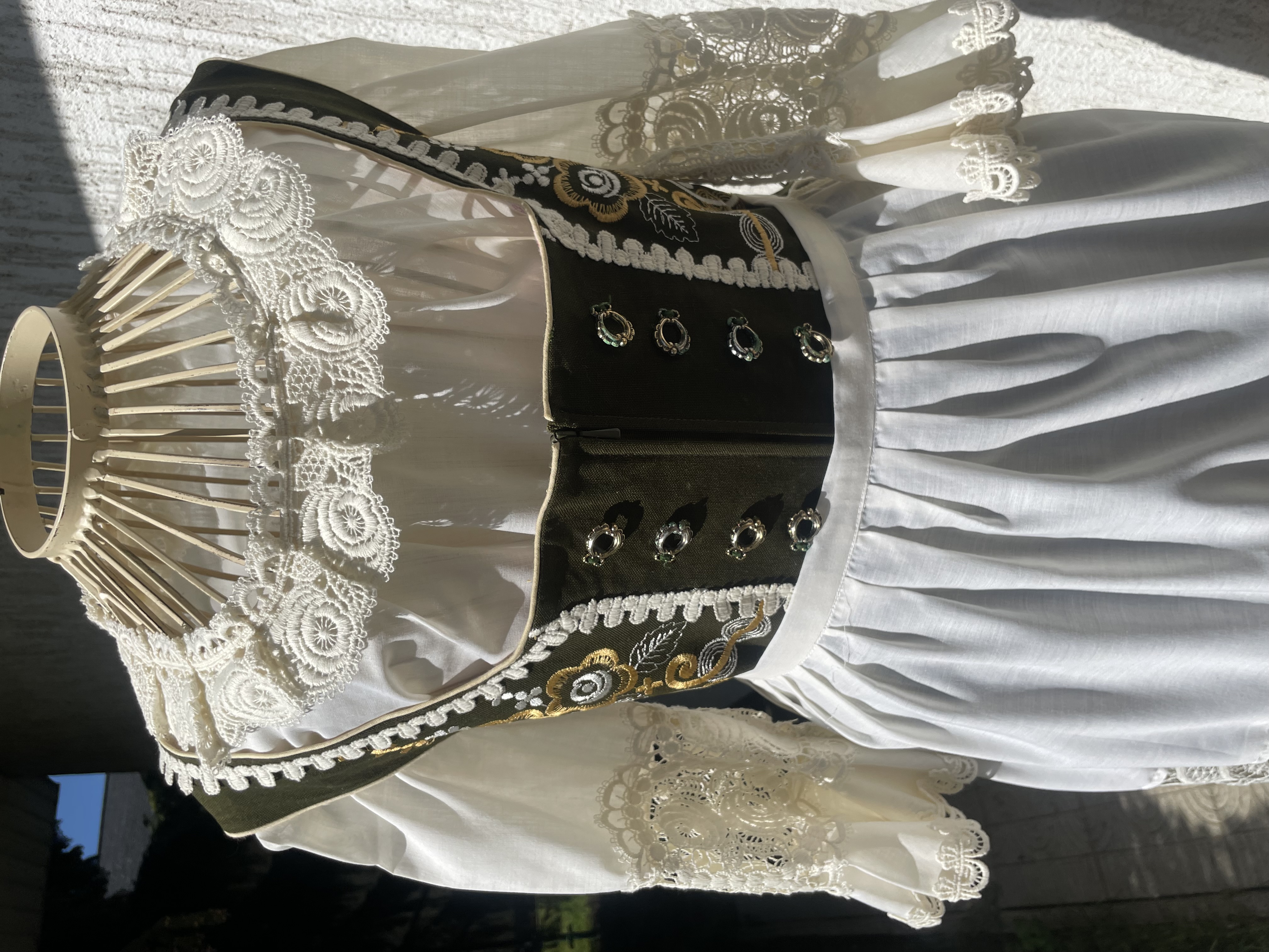 Dámské šaty dirndl selský styl vel. 40