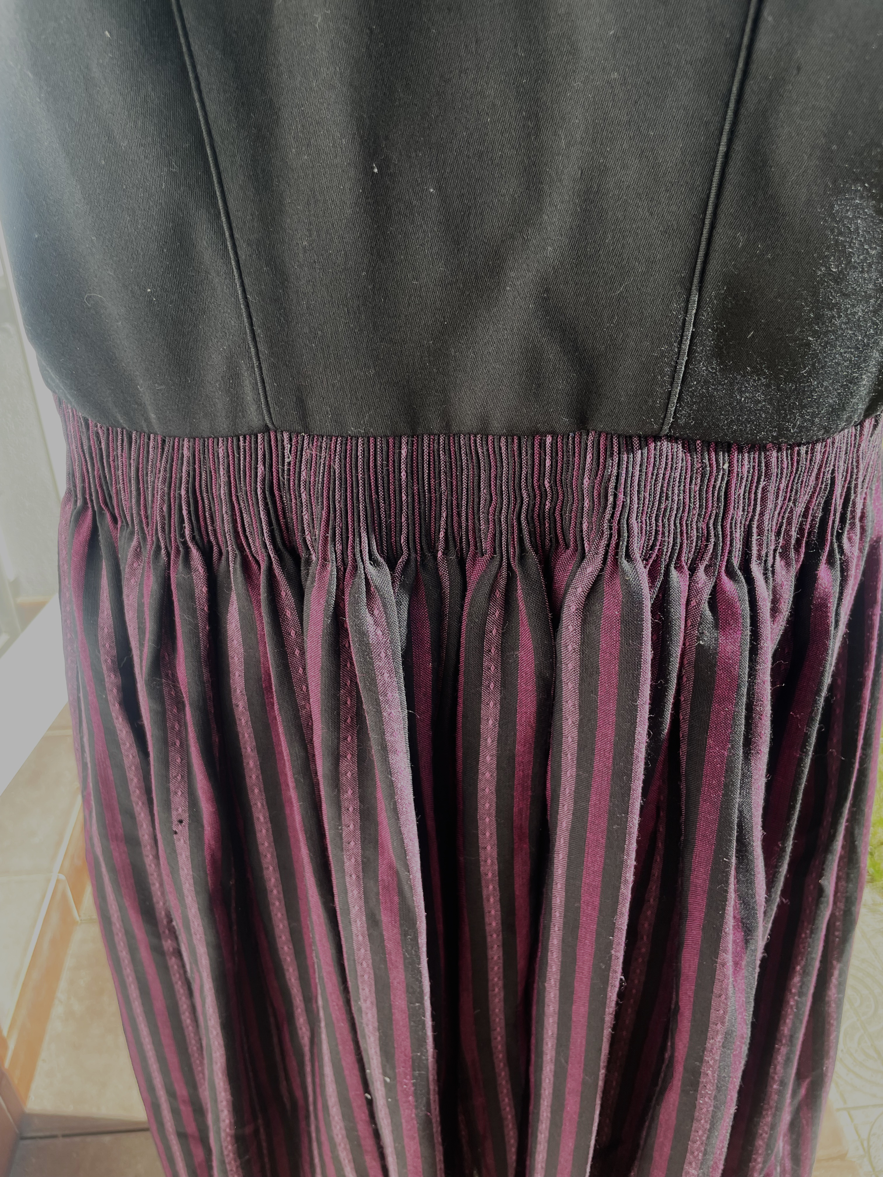 Dámské elegantní dirndl, selské šaty vel. 42