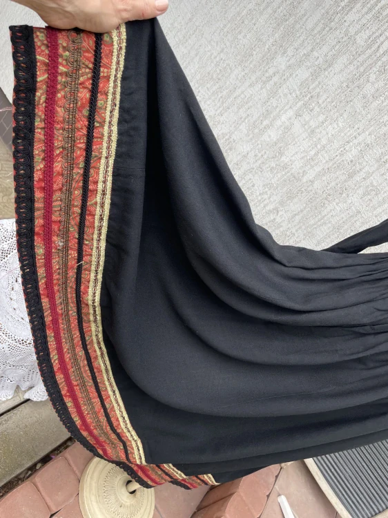 Divadelní šaty ve folklorním stylu vel. 36