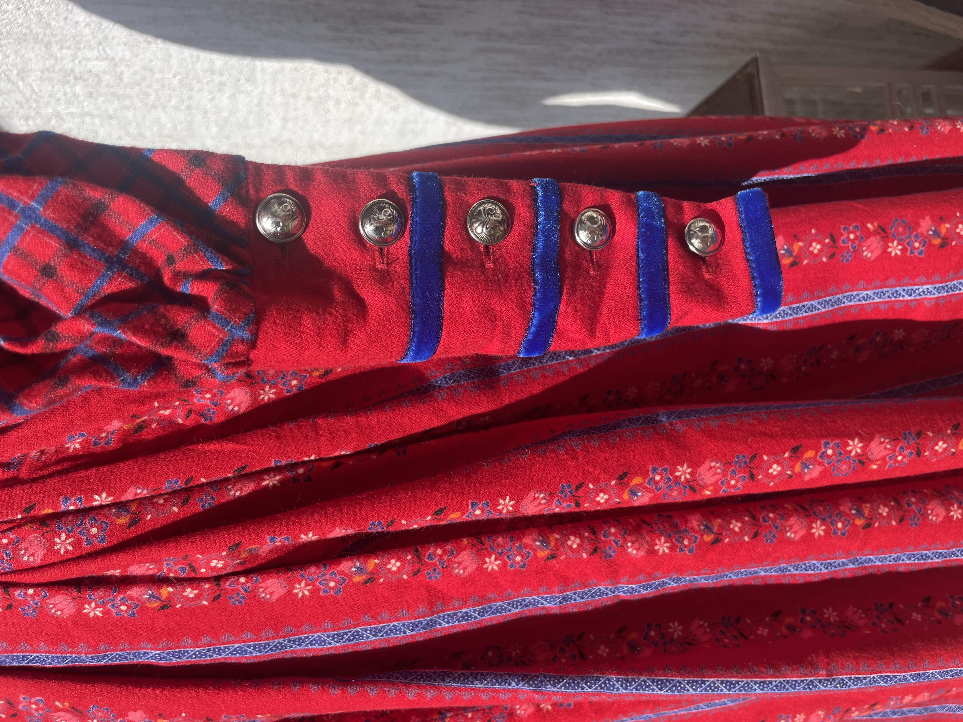 Dámské teplejší šaty dirndl šaty, selský styl. 36