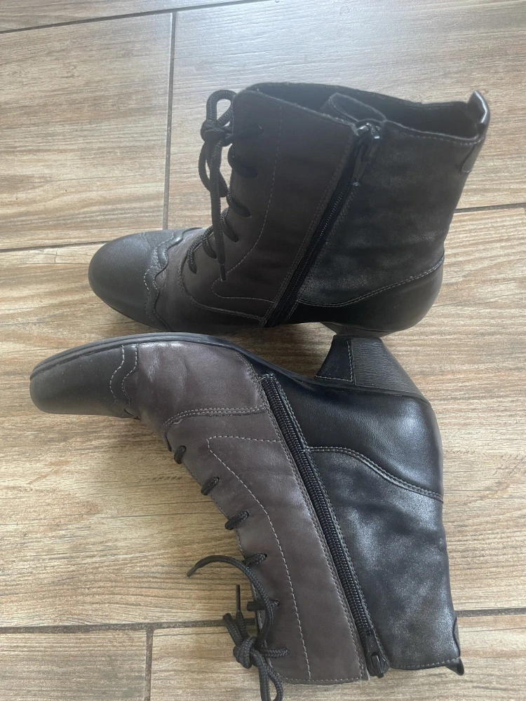 Dámské kožené boty, polokozačky v dobovém, selském stylu vel. 39