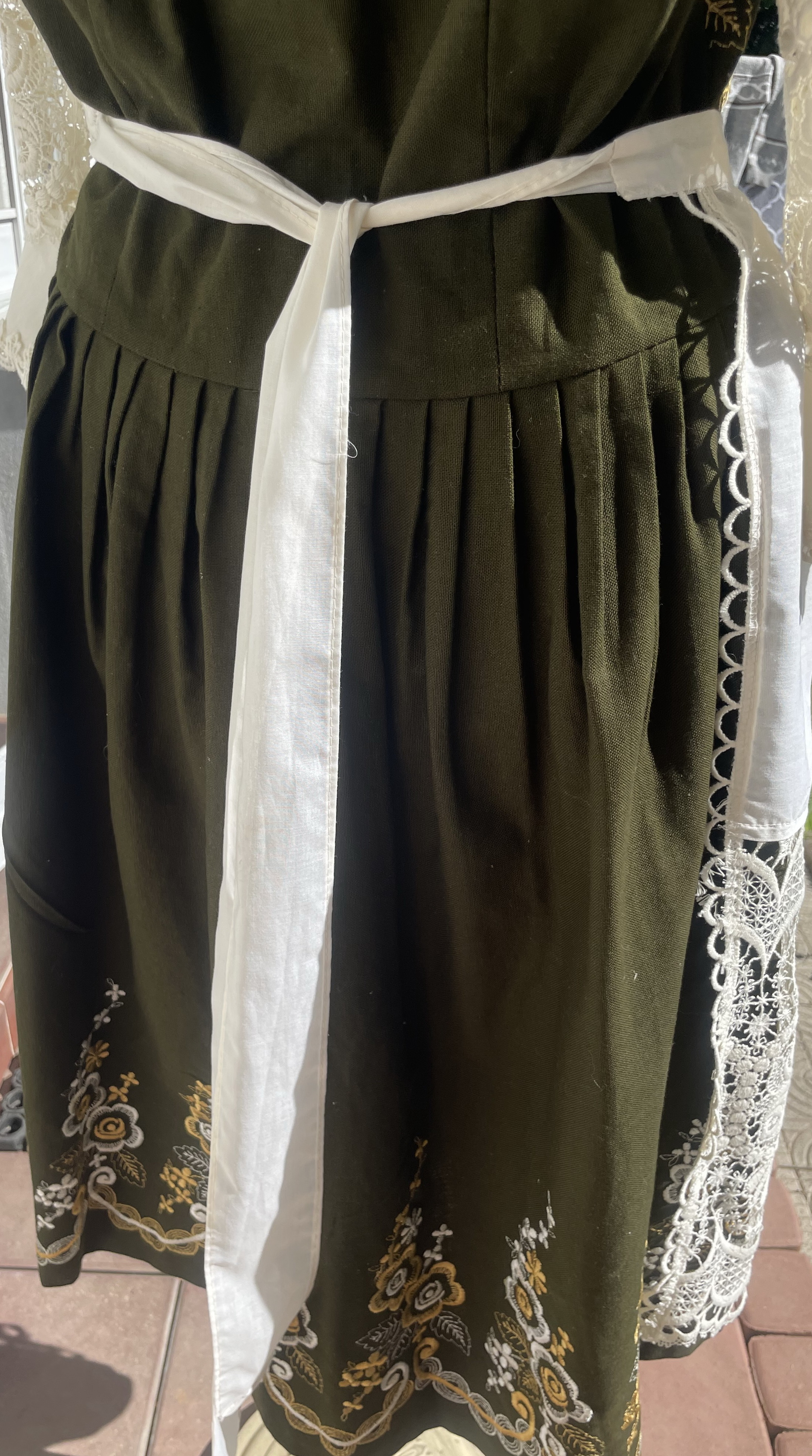Dámské šaty dirndl selský styl vel. 40