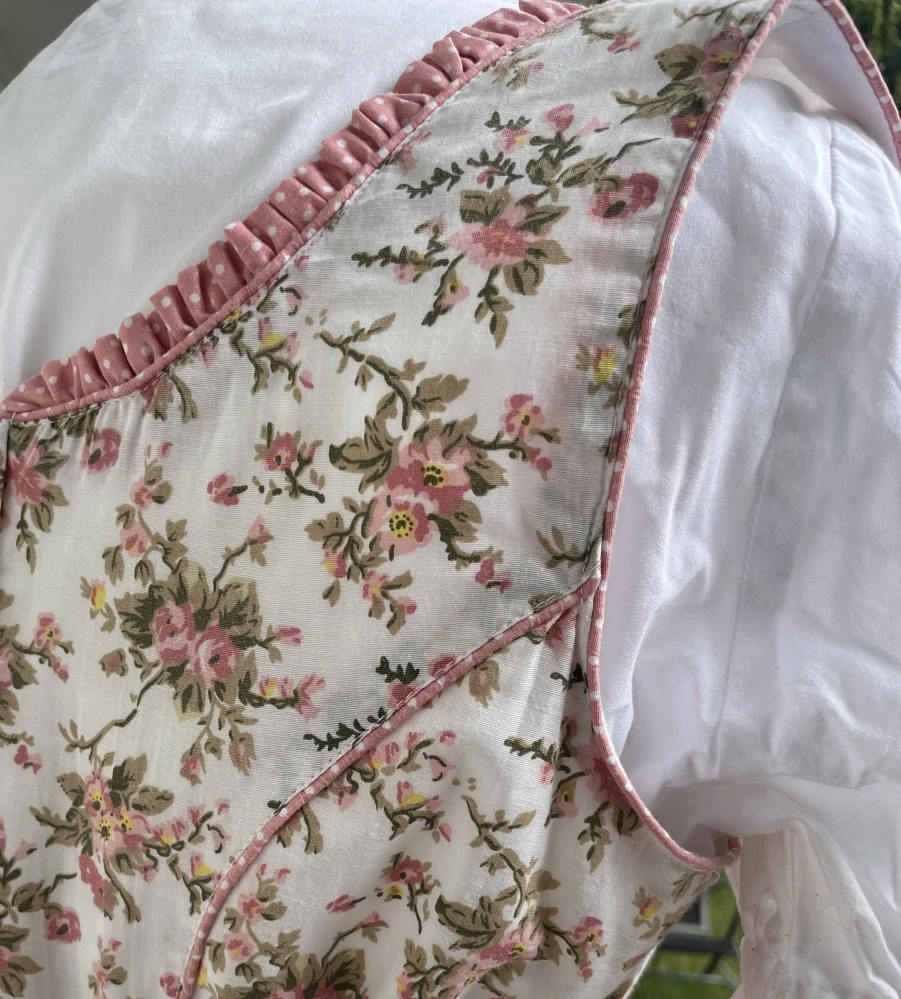 Dámské dirndl šaty venkovský romanitcký styl vel. 42/44