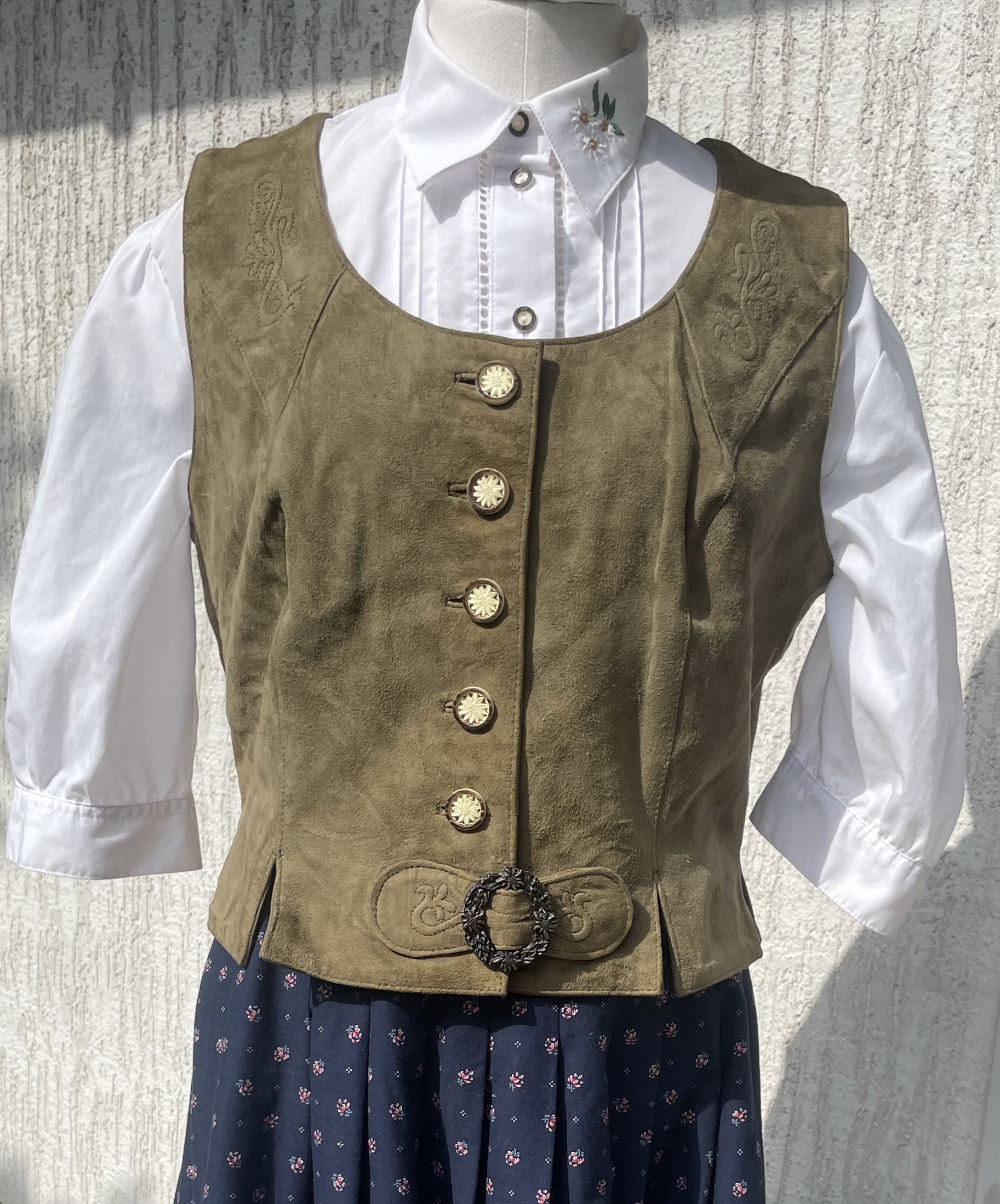 Dámská kožená vesta vestička v selském, dirndl, dobovém, western, country stylu vel. 40