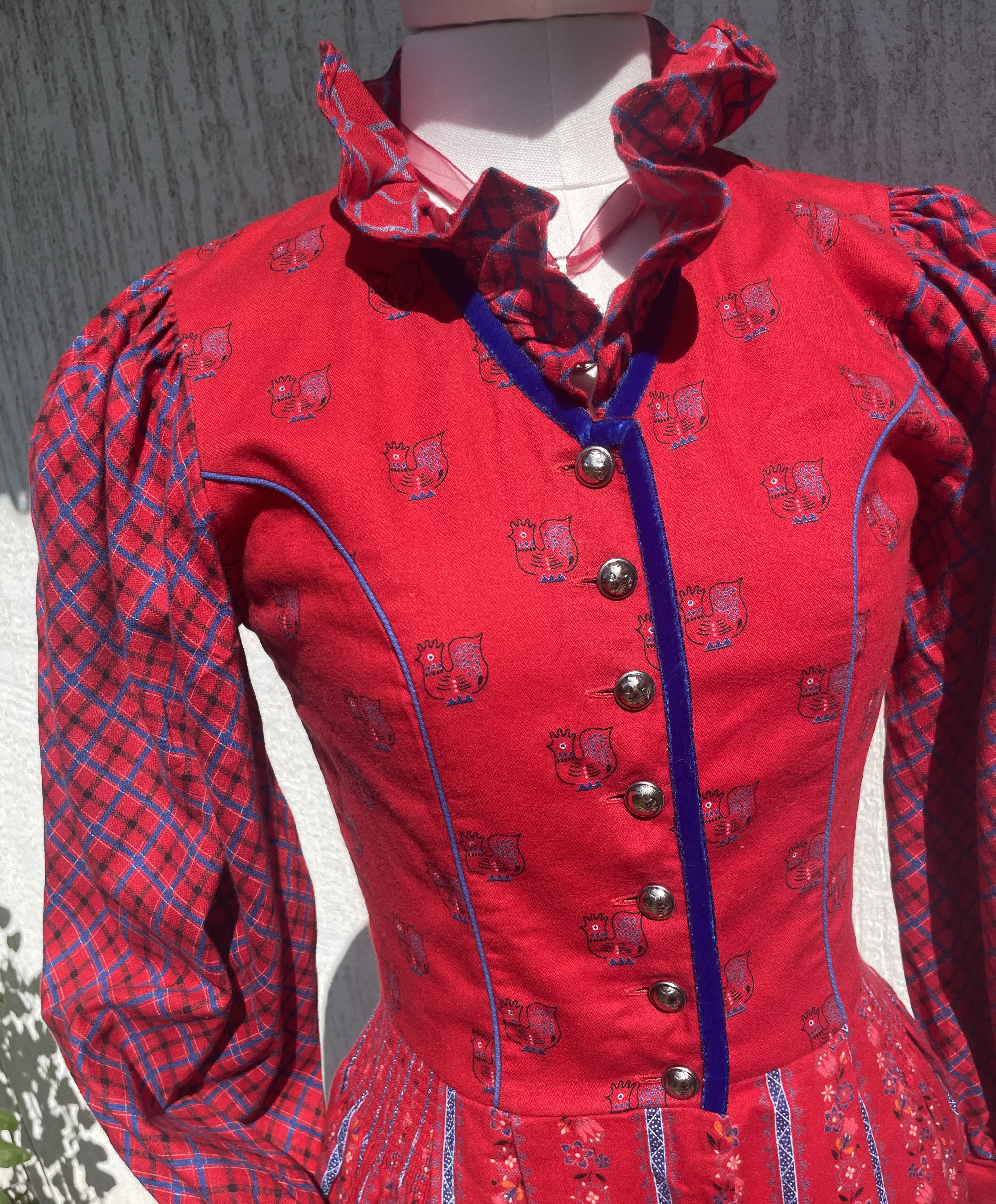 Dámské teplejší šaty dirndl šaty, selský styl. 36