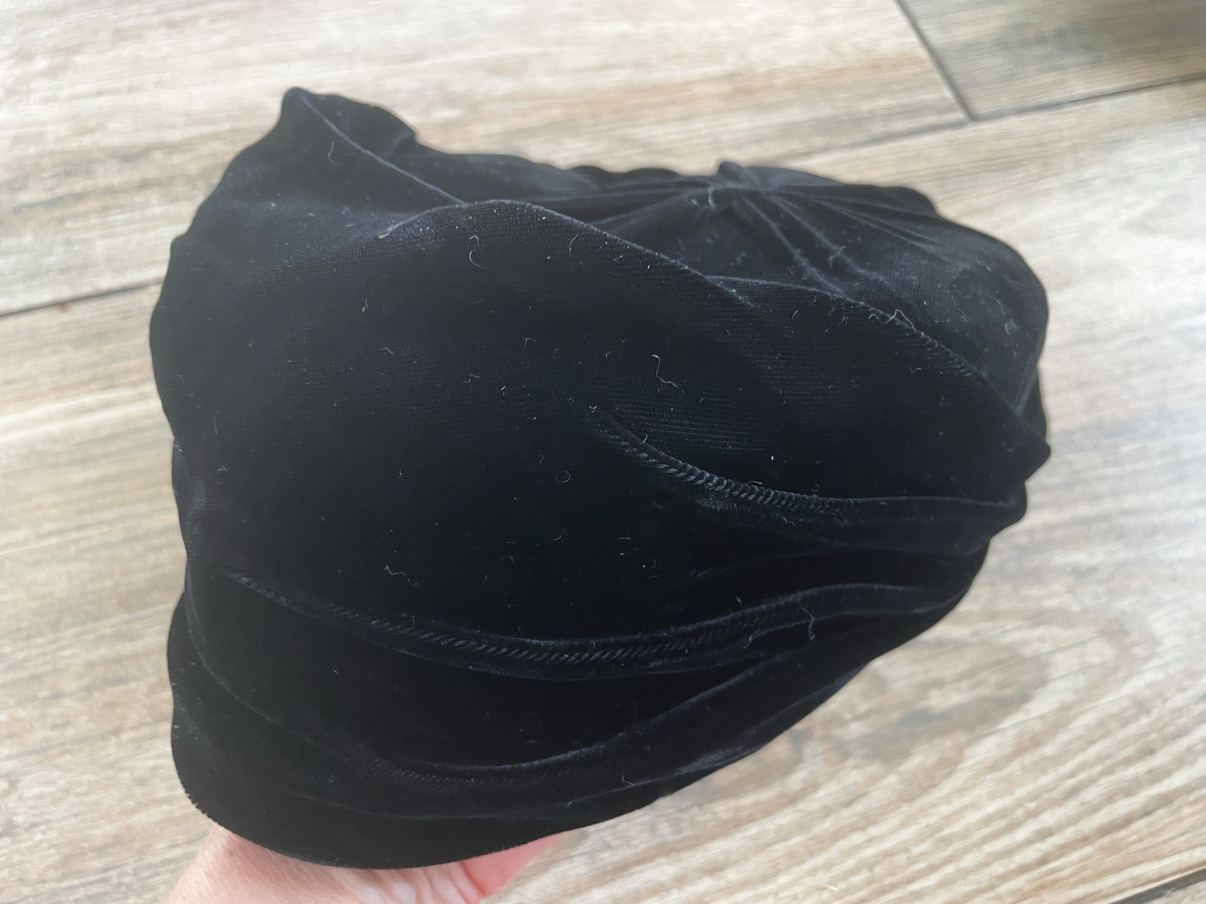 dámský dobový sametový klobouček turban