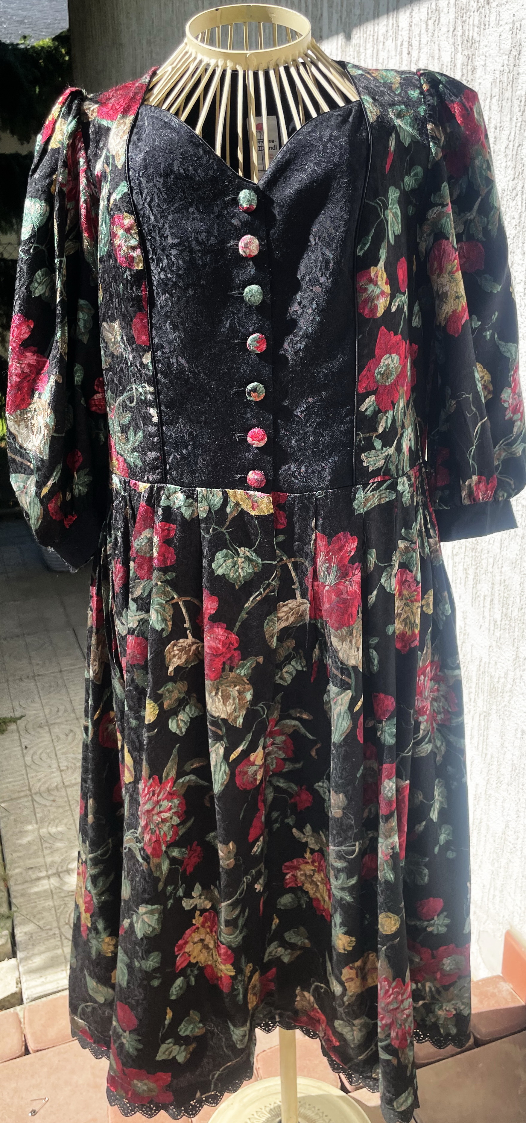 Dámské elegantní dirndl šaty v selském stylu vel. 44