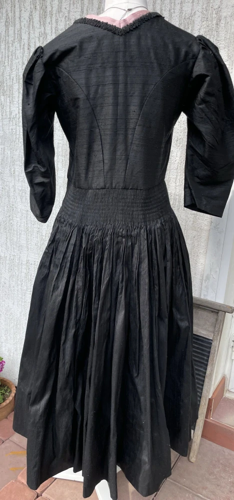 Dámské šaty dirndl selský styl vesničanka, selka, hospodská vel. 36/38