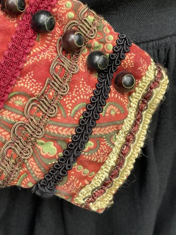 Divadelní šaty ve folklorním stylu vel. 36