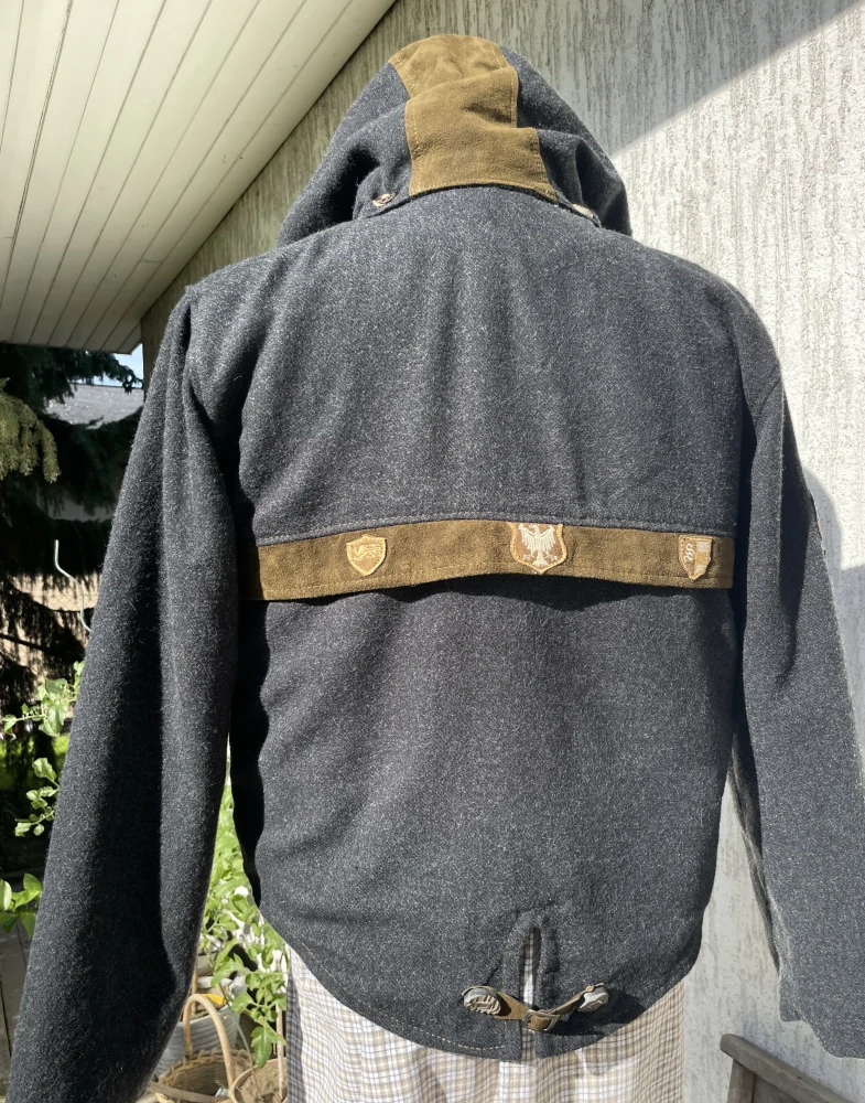 vlněný kabátek s kapucí v dobovém stylu vel. M 
