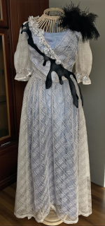 Karnevalový kostým šaty v dobovém stylu vel. 36