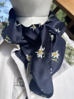 Jemný šátek v dirndl stylu