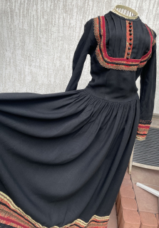 Divadelní šaty ve folklorním stylu vel. 36