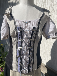 Dámská halenka živůtek v selském, dobovém, dirndl stylu na Oktoberfest vel. 42