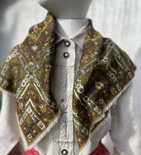 Dámský šátek v selském stylu 