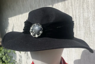 Dámský vlněný klobouk dobový