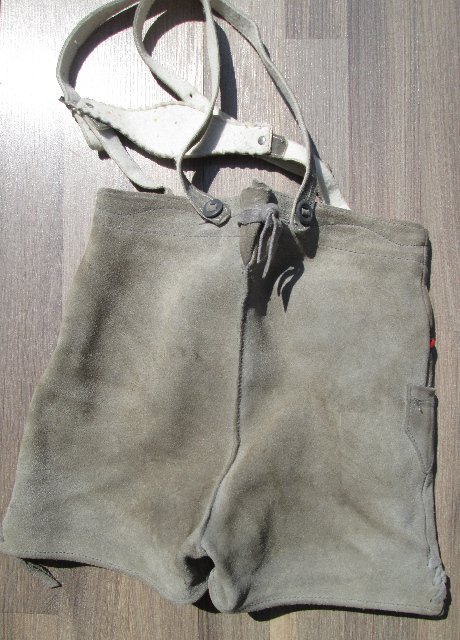 chlapecké DIRNDL kraťasy dobové > 116