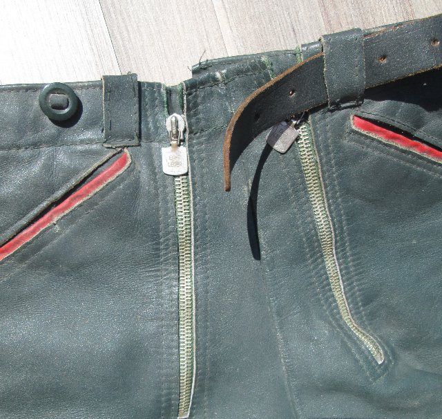 dětské kožené dobové kraťasy > 122