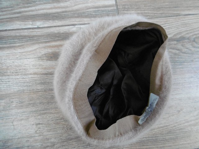 dobový baret